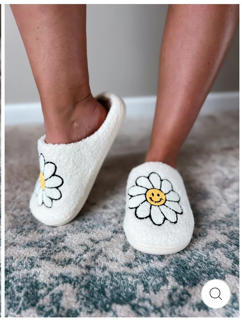 NWOT Fuzzy Daisy Smile Face Slippers Cozy Plush Slip-On House Shoes Cute Trendy